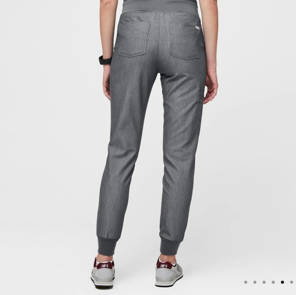 FIGS - Scrubs Top and Bottom Set - Picture 4 of 12